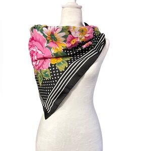 🌸🌺BEAUTIFUL Ladies square scarf!!
